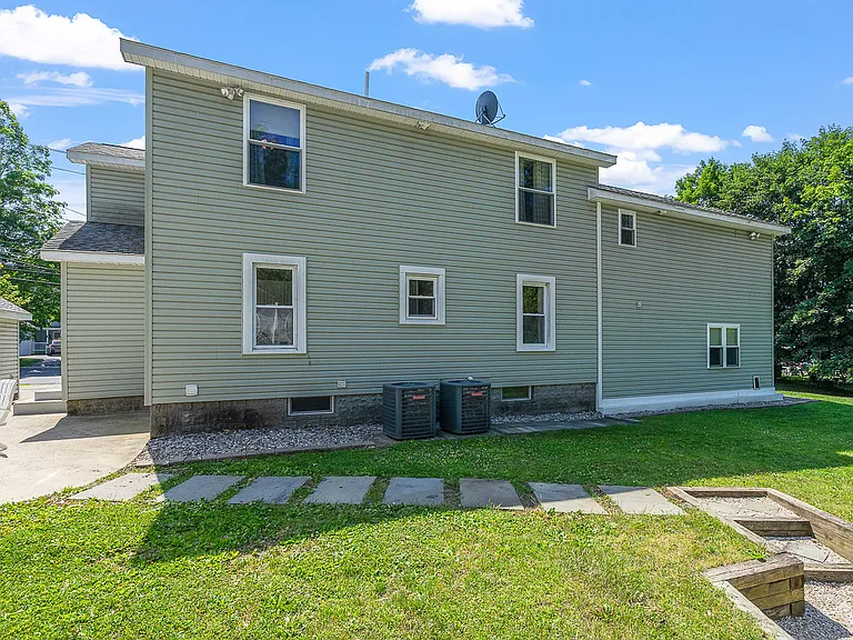 387 Maple Ave — Photo 41
