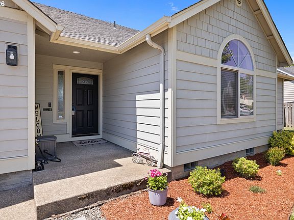 4th image of 680 Andrian Dr