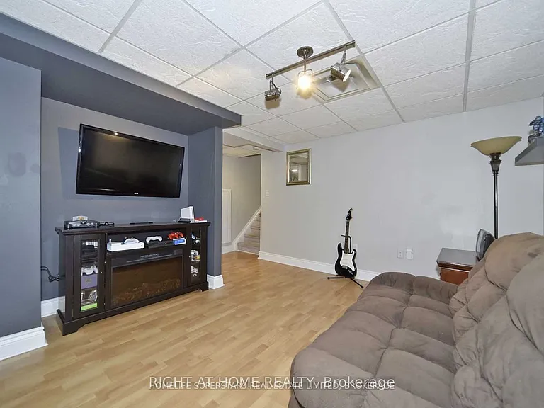 1434 Largo Cres — Photo 27