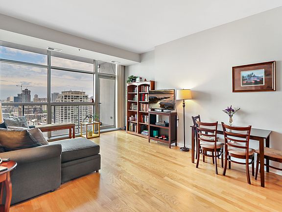 5th image of 303 W Ohio St APT 2508