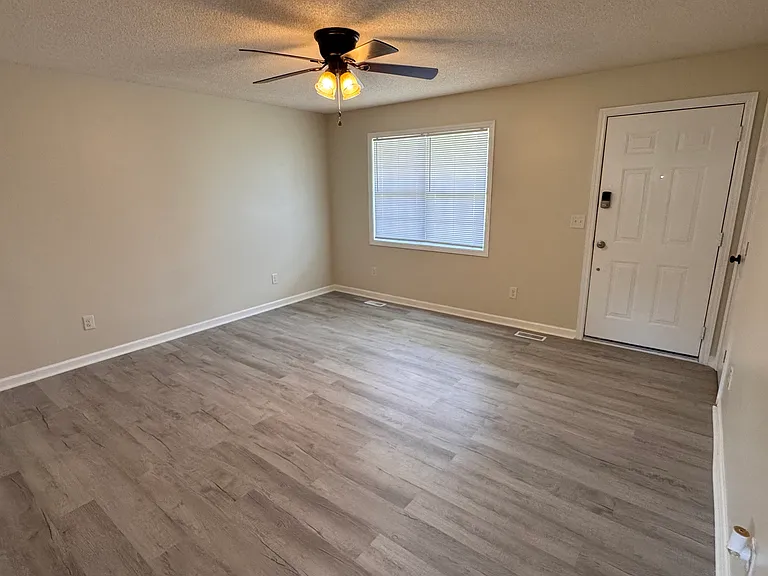 105 Darnell Dr — Photo 4