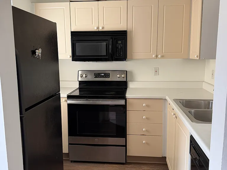 5706 Palos Ln — Photo 3