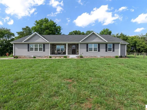 104 New Cut St, Horse Cave, KY 42749