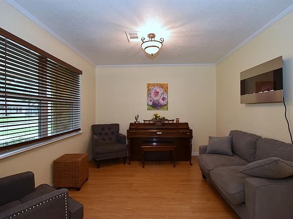4th image of 5005 Briarbrook Dr
