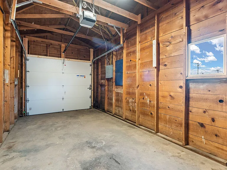 2210 Broadway Blvd NE — Photo 16