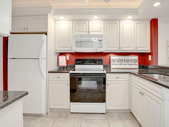 5th image of 651 Seaview Ct APT B402