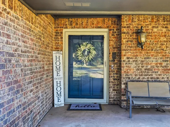 2206 Oak Forest Ct, Arlington, TX 76012