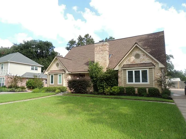 104 Driftwood Dr, Lake Jackson, TX 77566