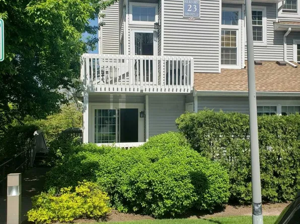 18 Fox Run Dr #18, Englewood, NJ 07631