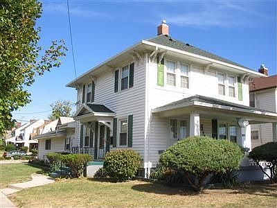 1st image of 1023 W Hillcrest Ave
