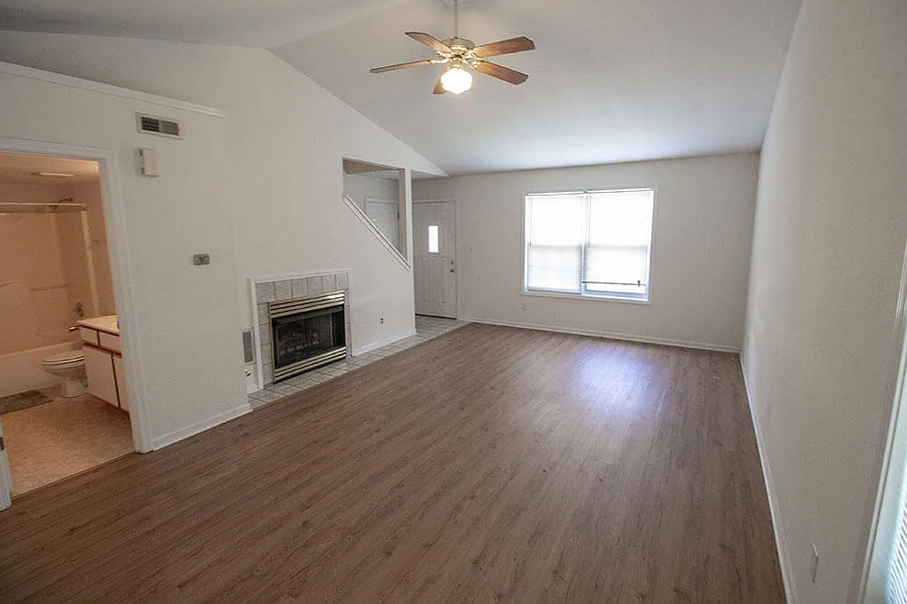 3 bed, 2.0 bath, 1286 sqft, $1,525 — Photo 4