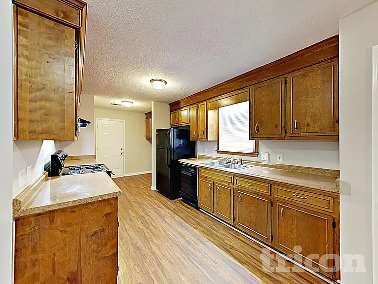 204 Winslow Way — Photo 8