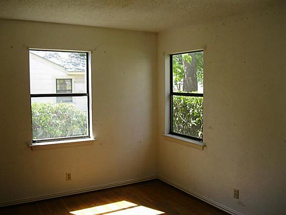 4th image of 5321 Stanley Ave