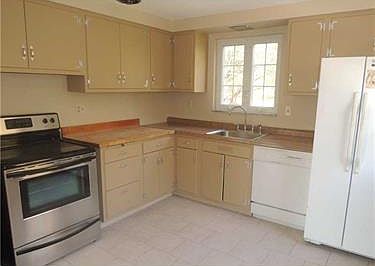 4th image of 1340 Pinewood Dr