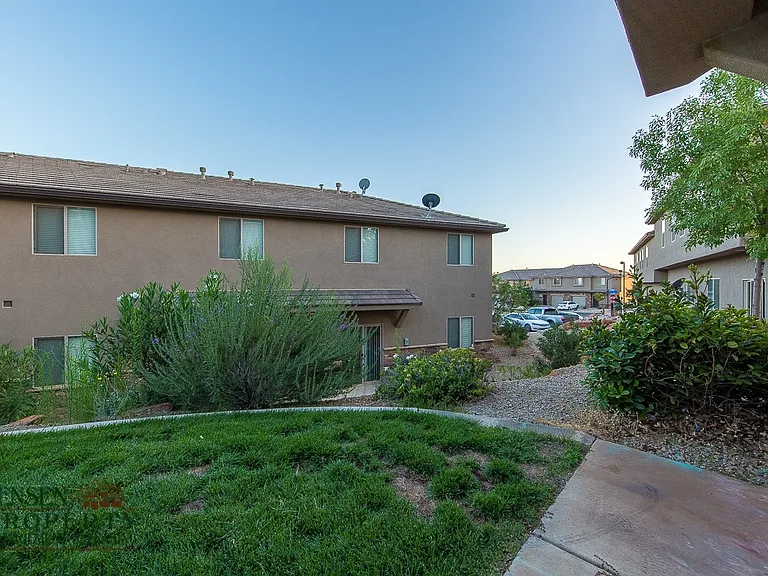 370 W Buena Vis #101 — Photo 19