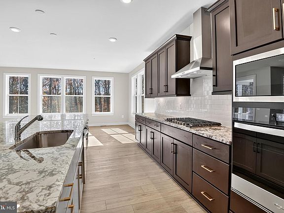 3rd image of 15917 Hyde Park Pl