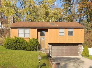 105 Spruce Valley Dr, Pittsburgh, PA