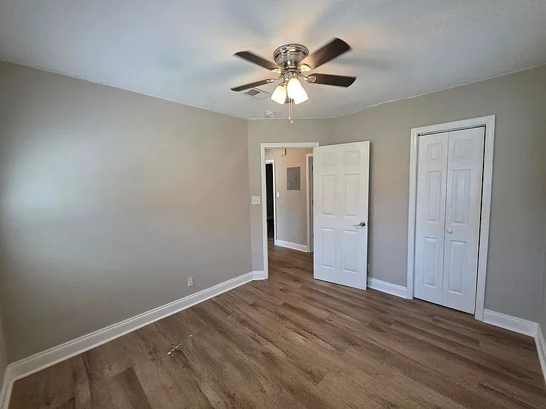 109 Reed Rd — Photo 25
