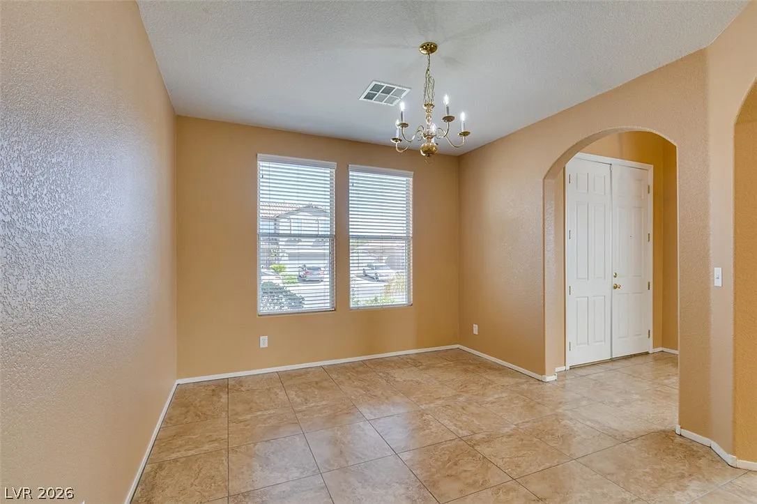 5 bed, 3.0 bath, 2996 sqft, $2,800 — Photo 3
