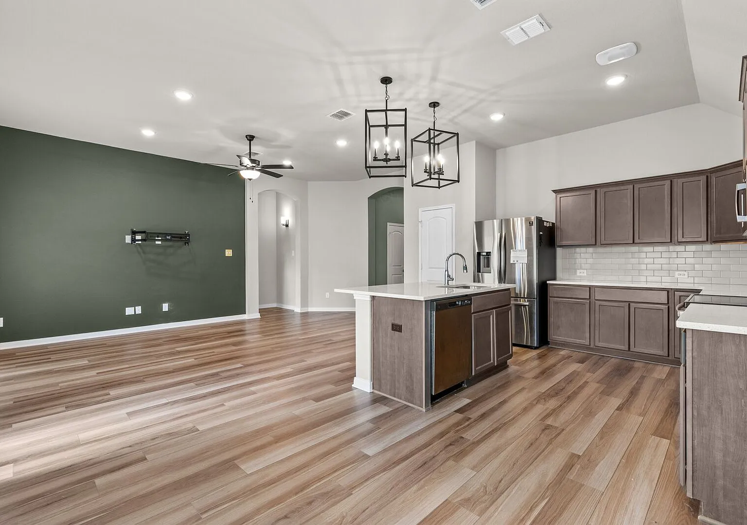 Great 4 Bedroom 2 Bath Home in Midway ISD! — Photo 3