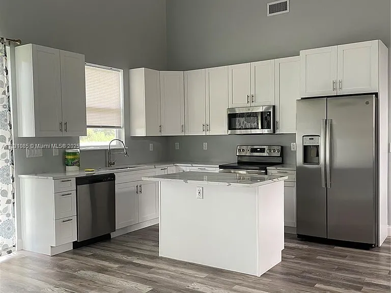 2549 N Odessa Rd — Photo 2