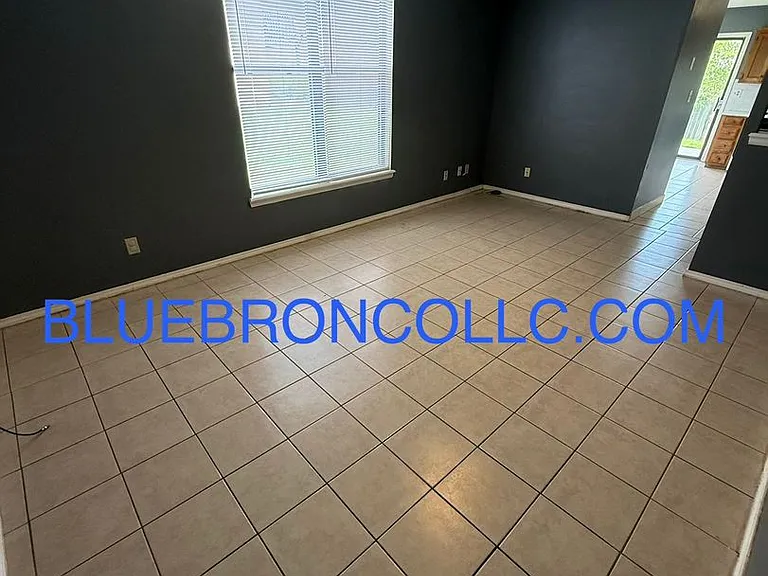 203 Sky Vue Dr — Photo 2