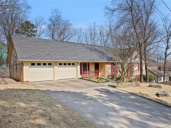 2nd image of 218 Canterbury Cir