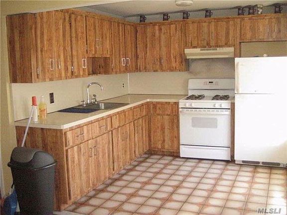 4th image of 190 Bayville Ave APT 5