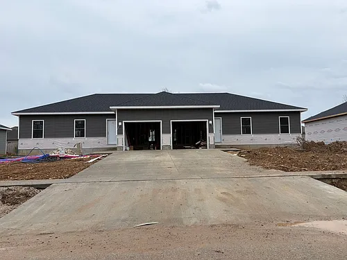 590-588 N Airport Rd Photo 1