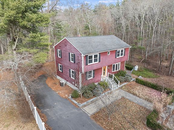 2nd image of 119 Middlesex St