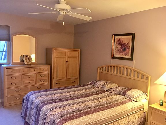 Upstairs 3rd bedroom. 