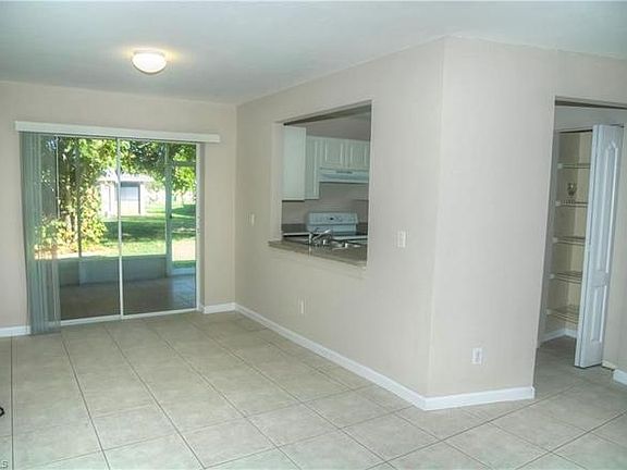 5th image of 611 SE 6th Ter