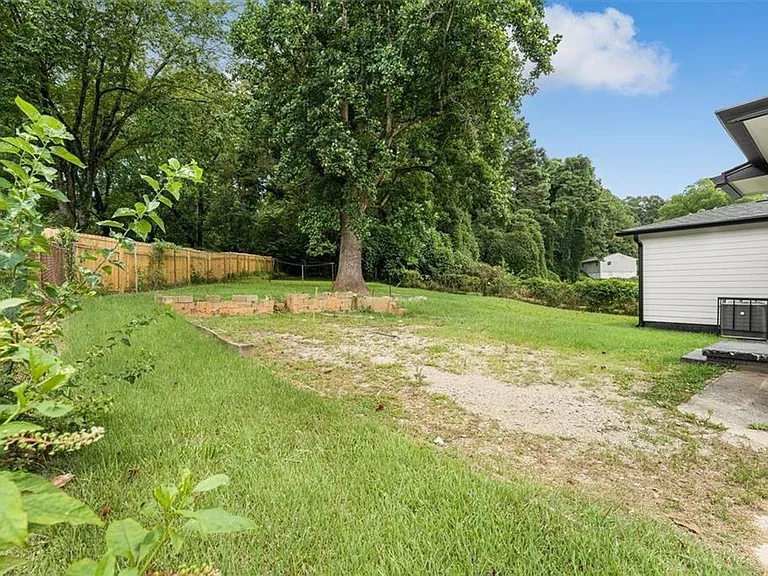 2353 Clarissa Dr NW — Photo 15