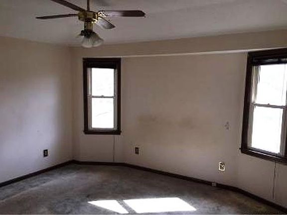 4th image of 8846 Crescent Ave