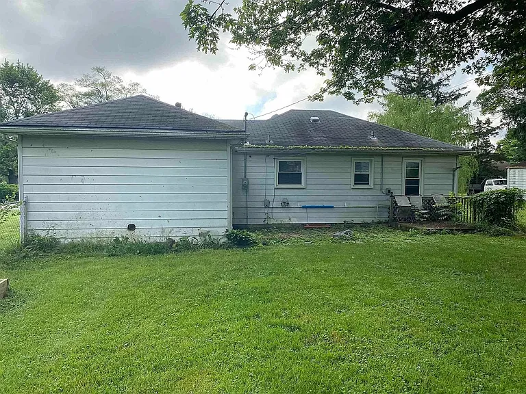 1215 S Fullhart Dr — Photo 23