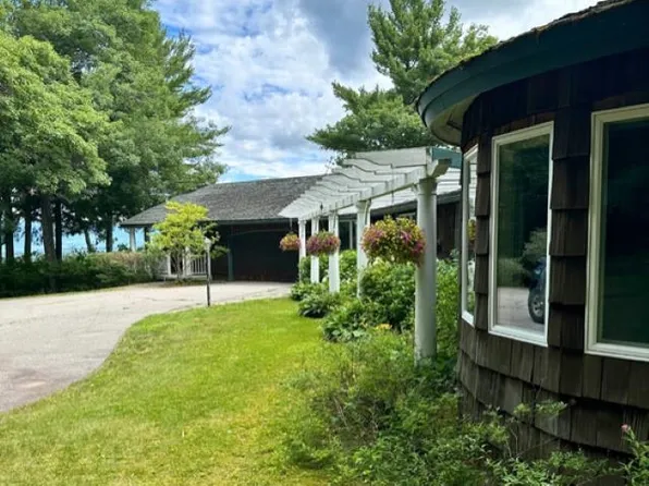 112 Wood Ridge Road, Center Harbor, NH 03226