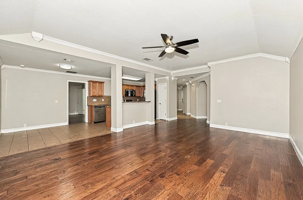 3 bed, 2.0 bath, 1623 sqft, $2,170 — Photo 4