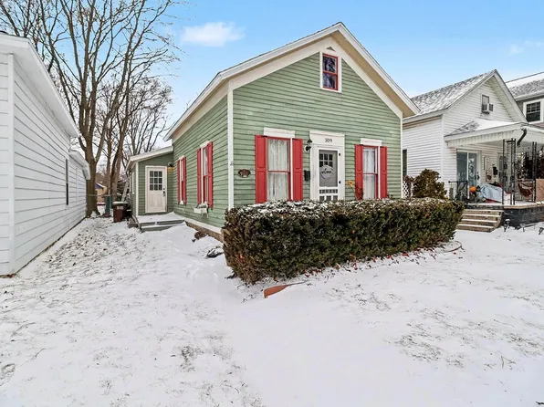 309 N Robert St, Ludington, MI 49431