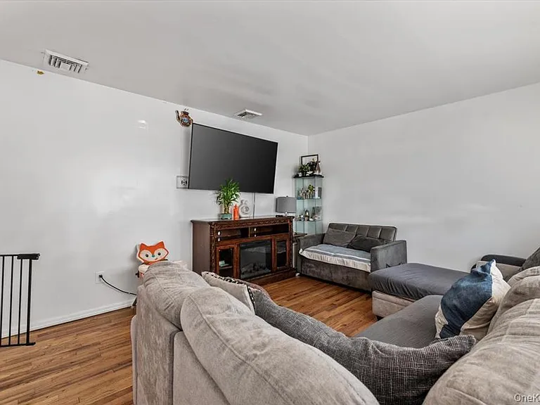 22 Hudson Pl — Photo 7