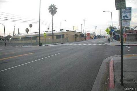 3rd image of 3917 Whittier Blvd
