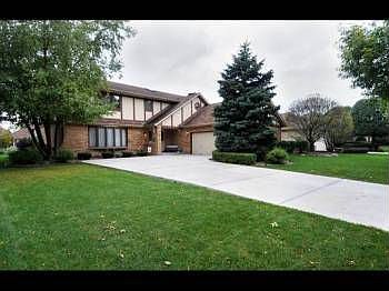 1st image of 121 Whispering Lake Dr