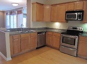 4th image of 223 N New Jersey St