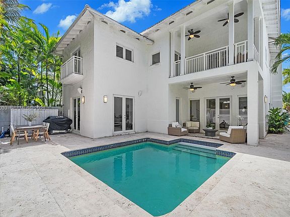 3rd image of 6 Coconut Ln