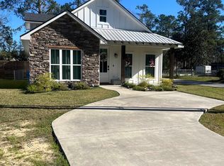 100 Rustic Ln, Lumberton, TX 77657