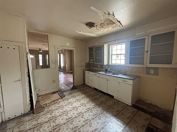 5th image of 3602 Dunbar St