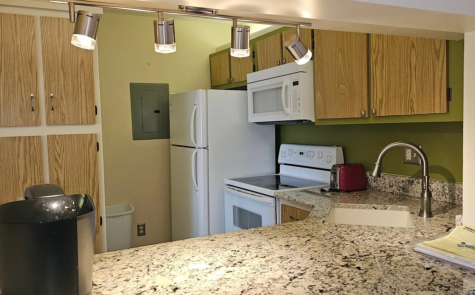 2 bed, 950 sqft, $1,650 — Photo 1