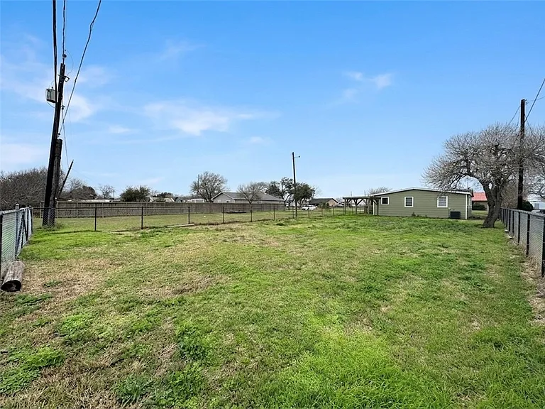 1202 Main Dr — Photo 28