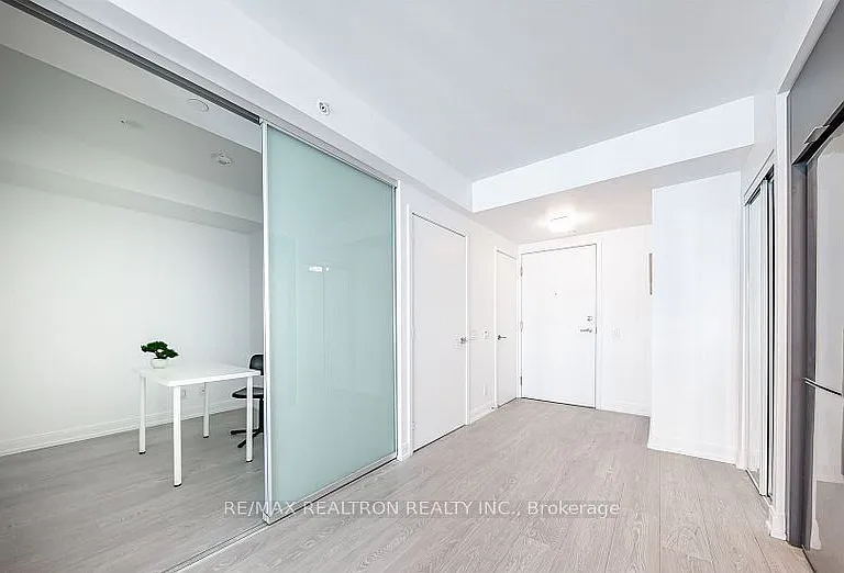 181 Dundas St E #702 — Photo 3