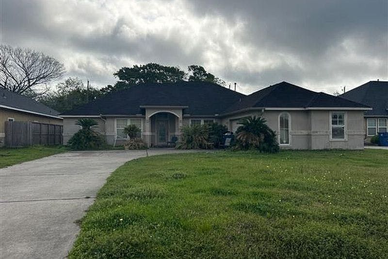 1st image of 10 S Foster Rd