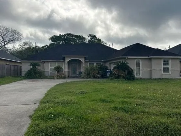 10 S Foster Rd, Texas City, TX 77591